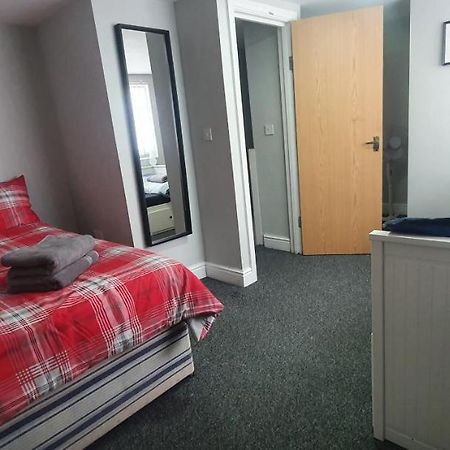 1 Bedroom Flat, Sleeps Up To 5Ppl, City Center Cardiff Extérieur photo