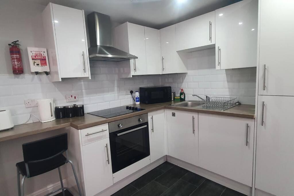 1 Bedroom Flat, Sleeps Up To 5Ppl, City Center Cardiff Extérieur photo